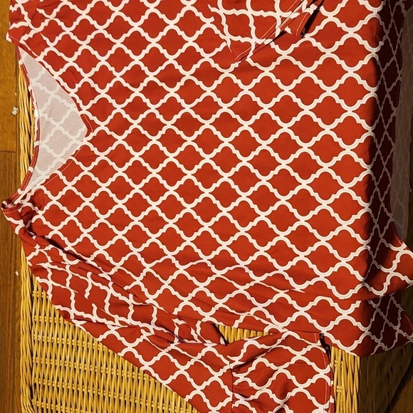 2/$15 Pretty Hi Low Blouse - Picture 2 of 3